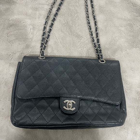 Vintage Classic Caviar Chanel bag 2005-2006 authentic med size. - Picture 1 of 9